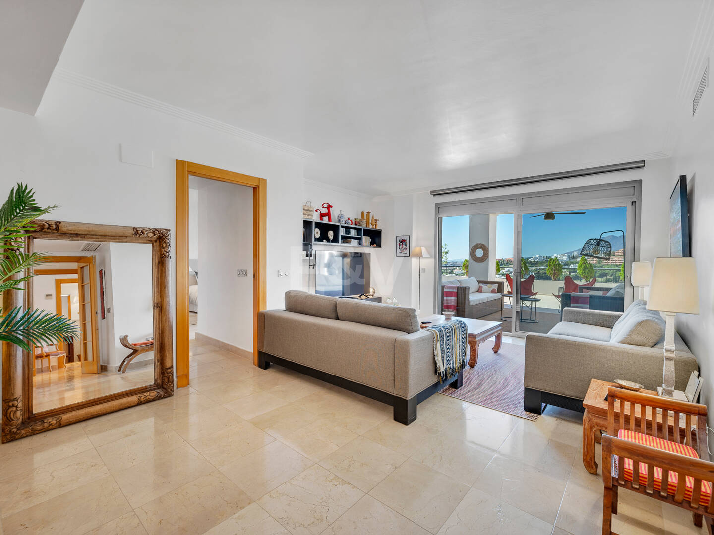 Exklusive Wohnung mit Großer Terrasse und Panoramablick auf Golfplatz und Meer