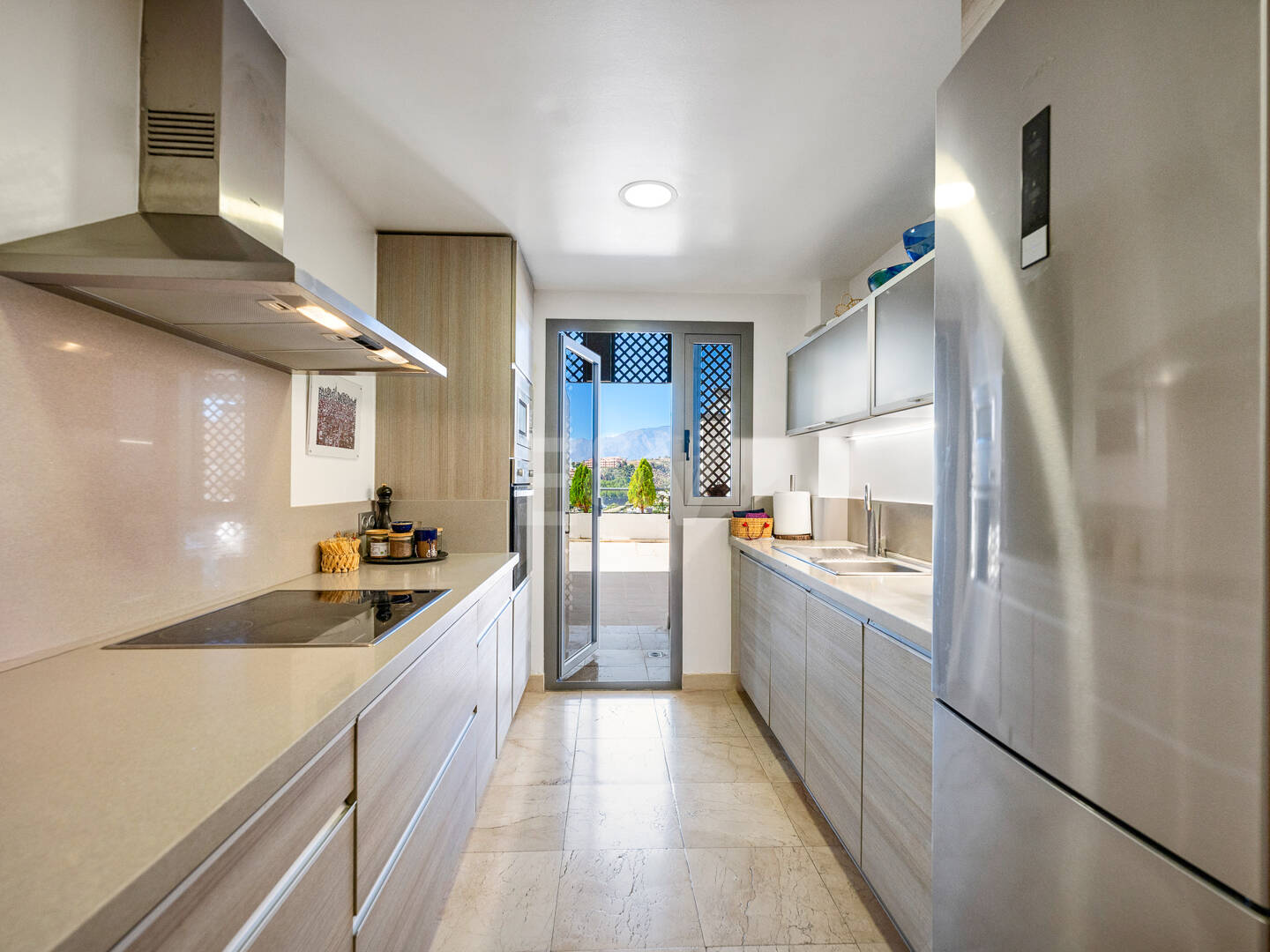 Exklusive Wohnung mit Großer Terrasse und Panoramablick auf Golfplatz und Meer