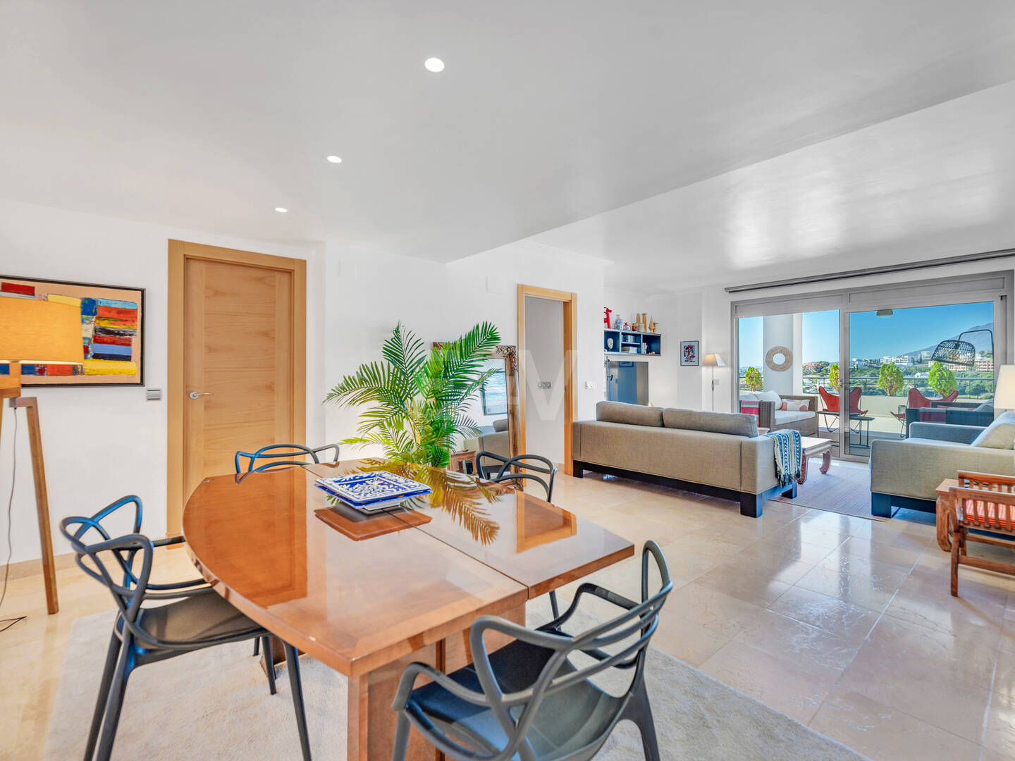 Exklusive Wohnung mit Großer Terrasse und Panoramablick auf Golfplatz und Meer