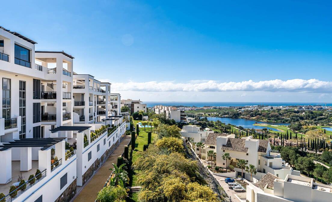 Ekskluzywny apartament z dużym tarasem i panoramicznym Golf i widok na morze