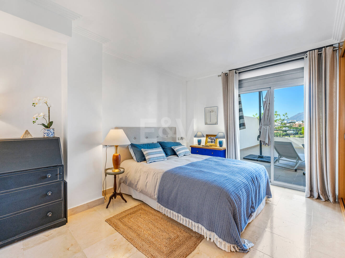 Exklusive Wohnung mit Großer Terrasse und Panoramablick auf Golfplatz und Meer