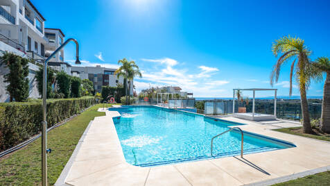 Exklusive Wohnung mit Großer Terrasse und Panoramablick auf Golfplatz und Meer