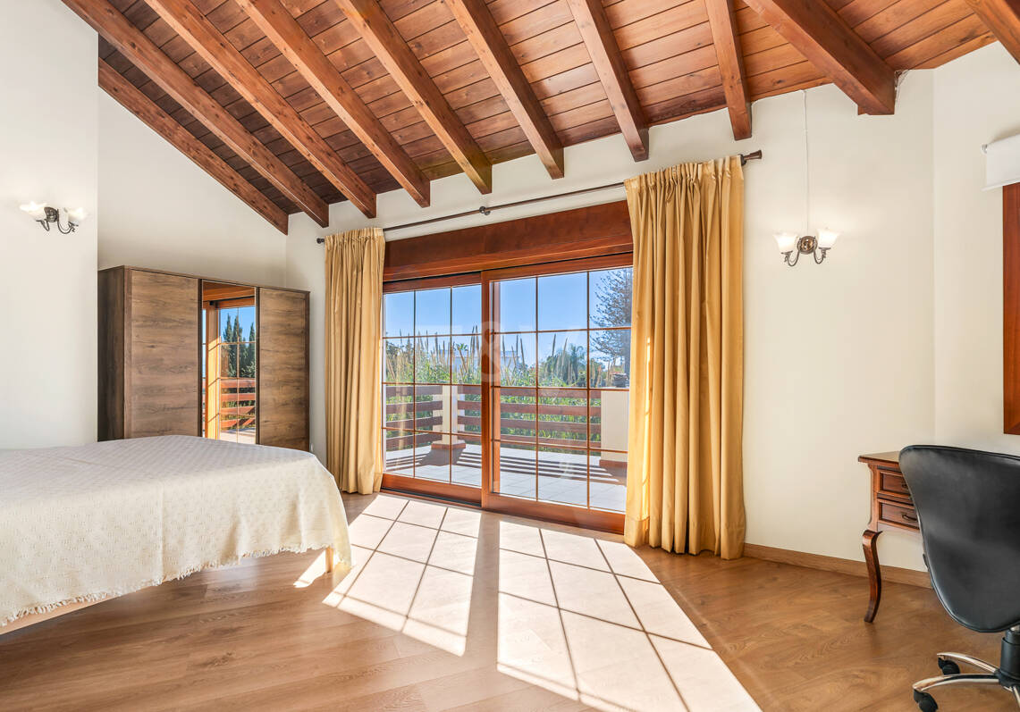 Elegante villa mediterránea con vistas al mar