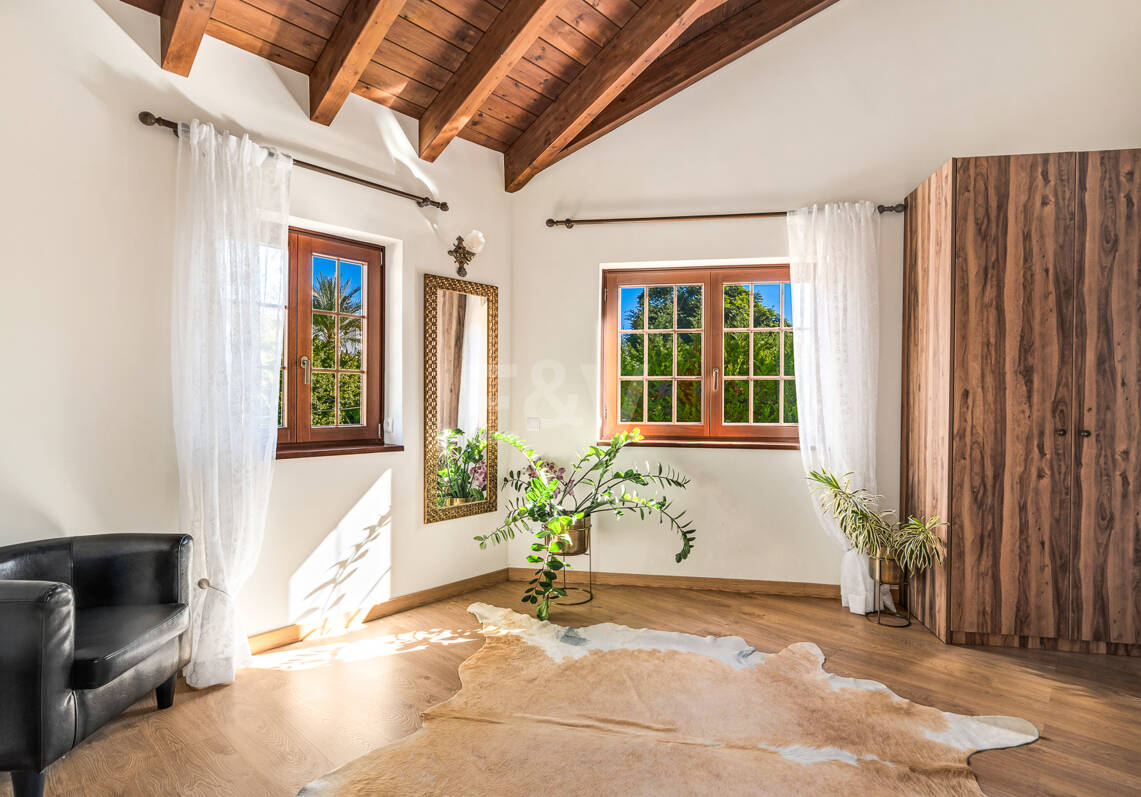 Elegante villa mediterránea con vistas al mar