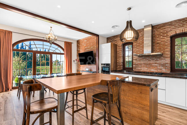 Elegant Medelhavet Villa med havsutsikt i El Rosario