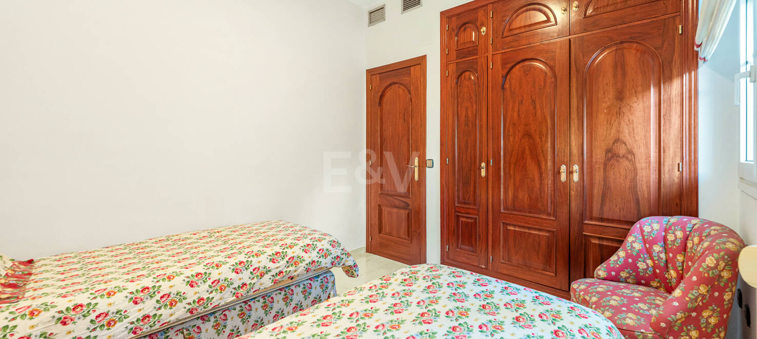 Große 4-Zimmer-Eckwohnung in Gehweite zum Strand
