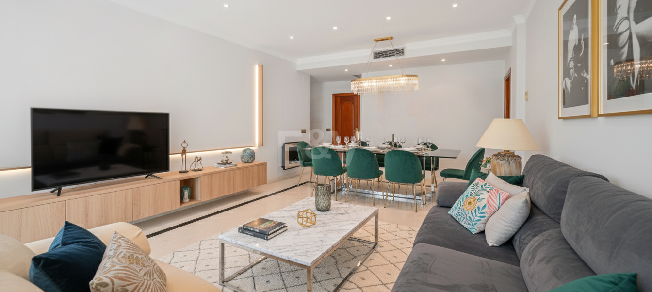 Large 4-Bedroom Corner Apartment in Walking Distance to the Beach