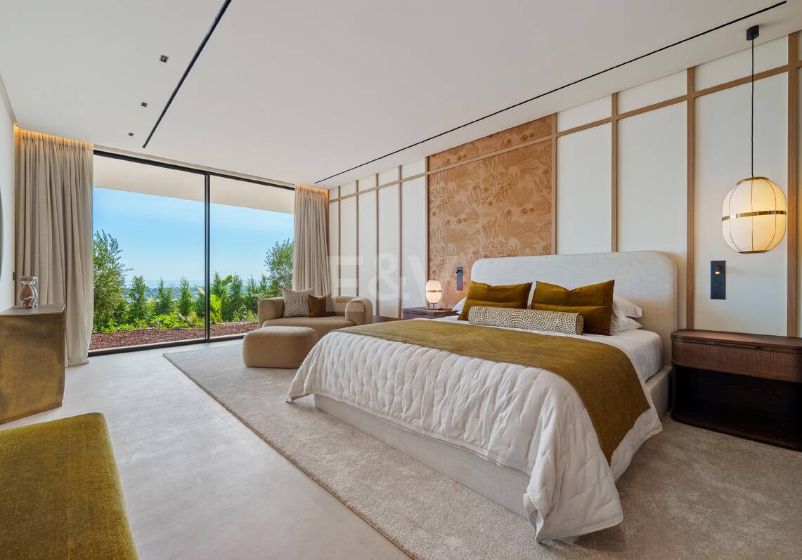 Architectural Brilliance and Breathtaking Views in El Herrojo, La Quinta