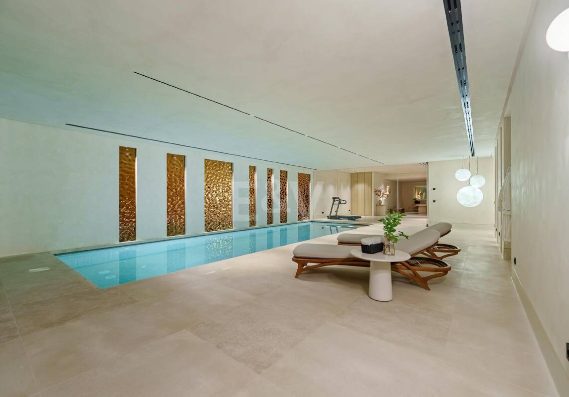 Architectural Brilliance and Breathtaking Views in El Herrojo, La Quinta