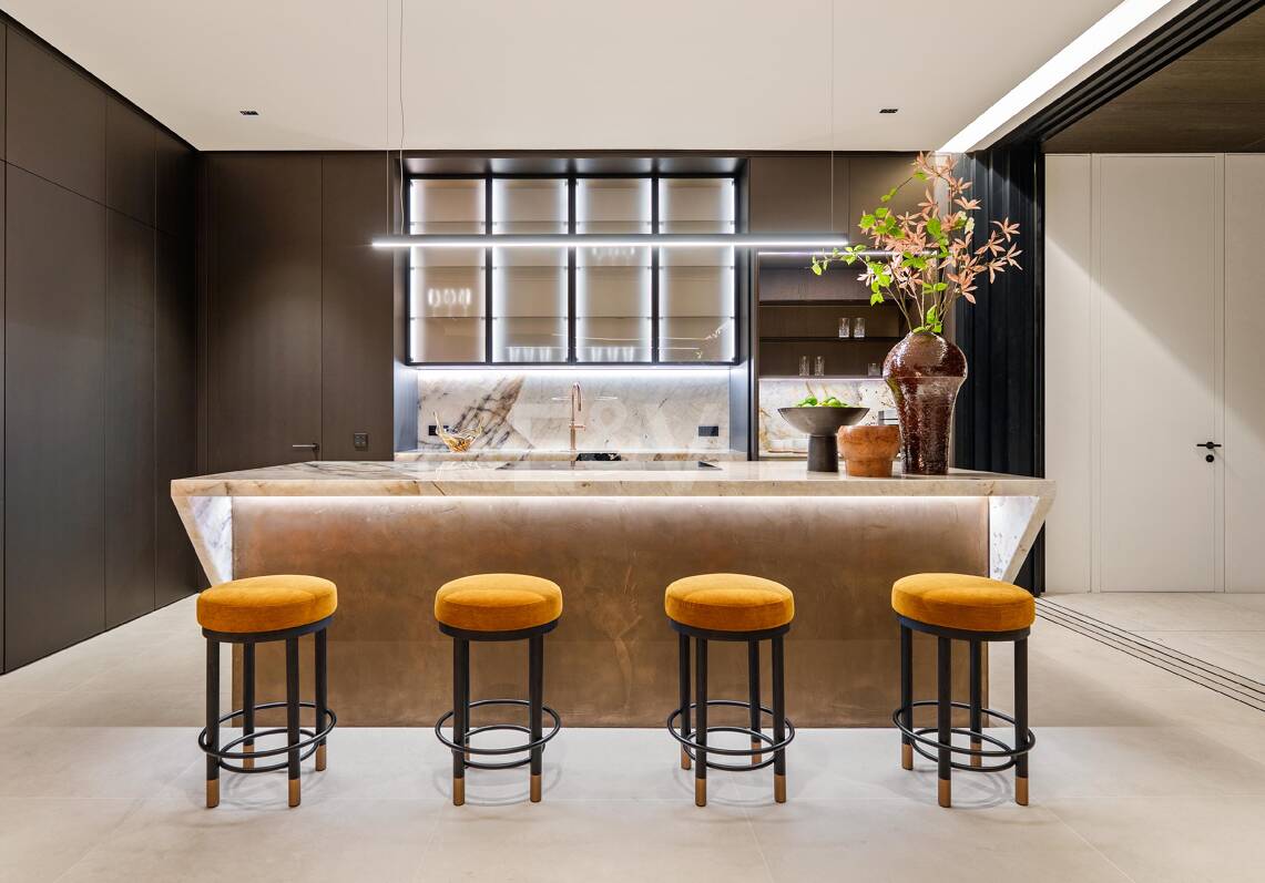 Architectural Brilliance and Breathtaking Views in El Herrojo, La Quinta
