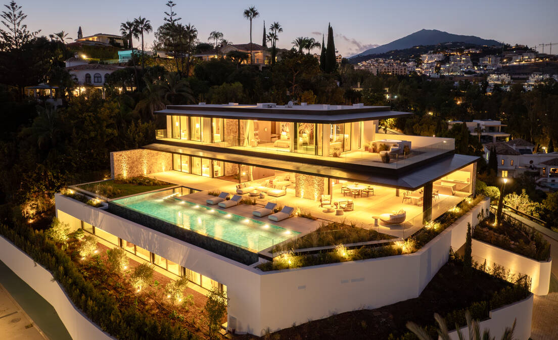 Architektonische Meisterleistung mit Atemberaubendem Panorama