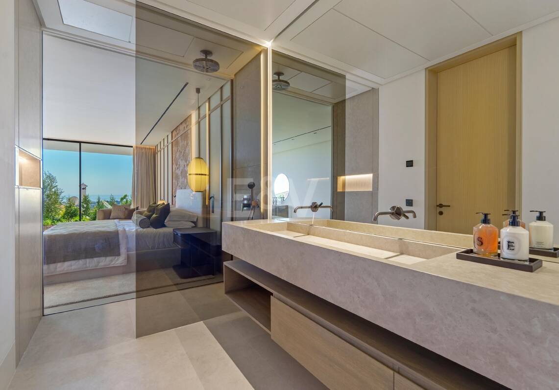 Architectural Brilliance and Breathtaking Views in El Herrojo, La Quinta