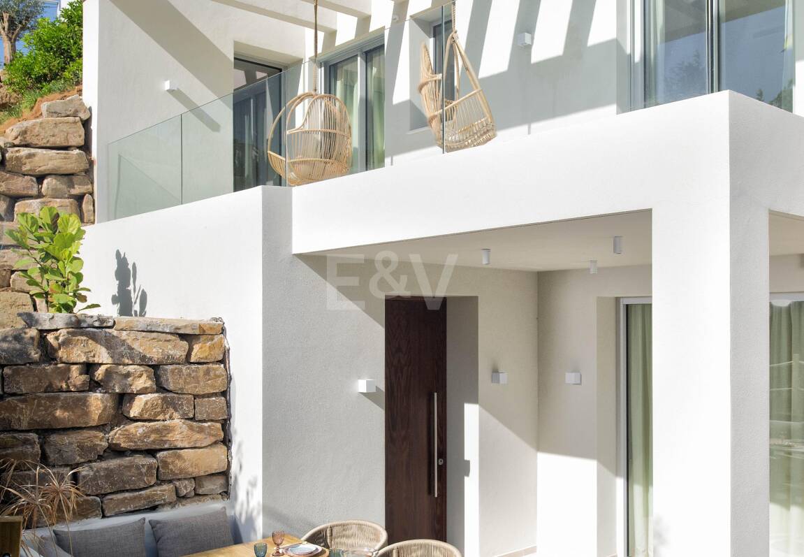 Villa Alma – Où l'architecture moderne rencontre la chaleur méditerranéenne