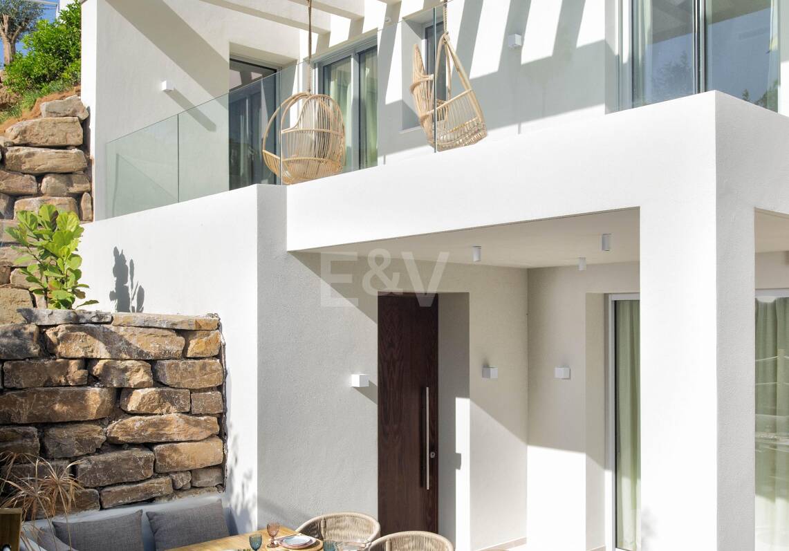 Villa Alma – Où l'architecture moderne rencontre la chaleur méditerranéenne