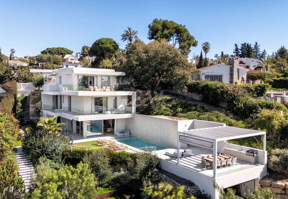 Villa Alma – Où l'architecture moderne rencontre la chaleur méditerranéenne