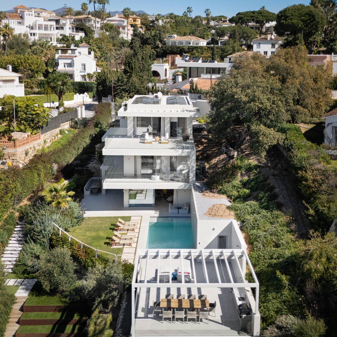 Villa Alma – Où l'architecture moderne rencontre la chaleur méditerranéenne