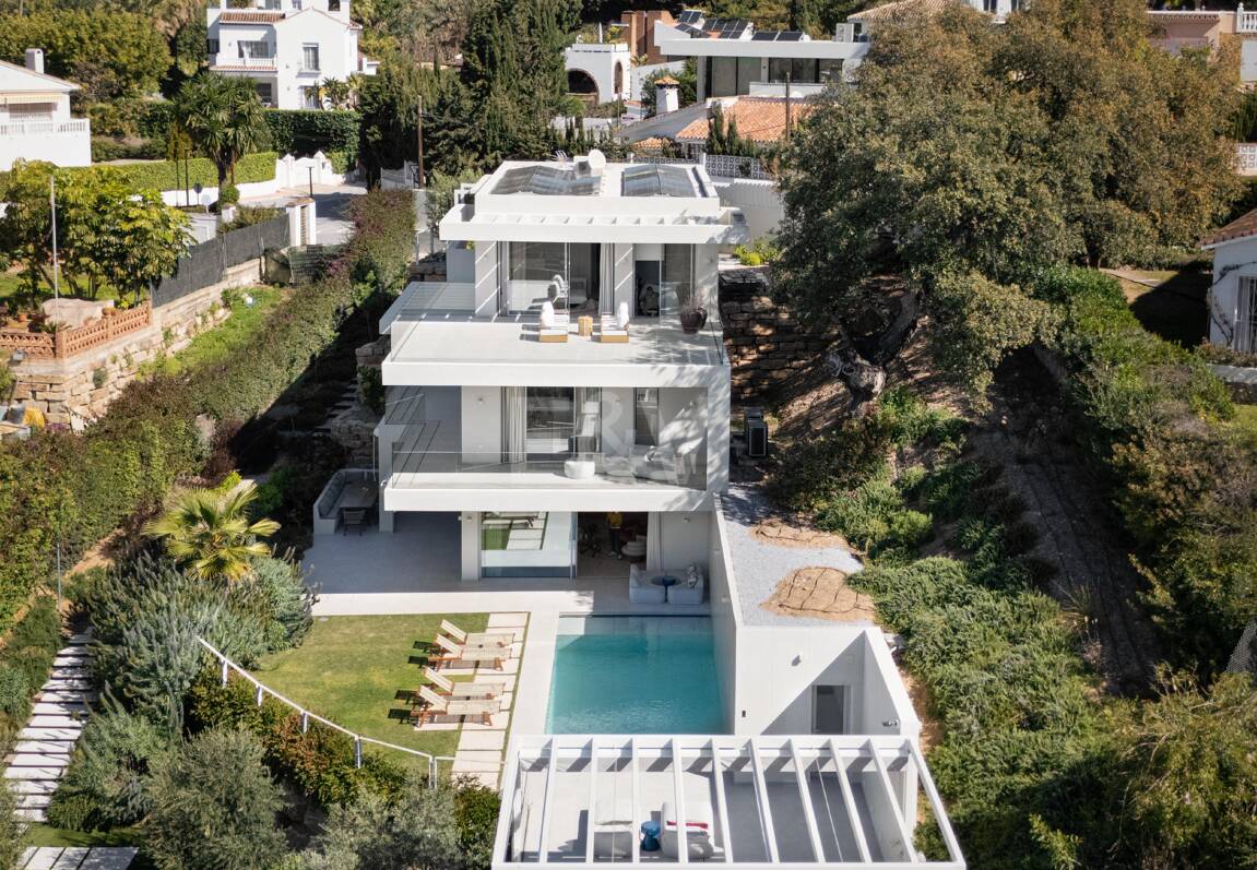 Villa Alma – Où l'architecture moderne rencontre la chaleur méditerranéenne