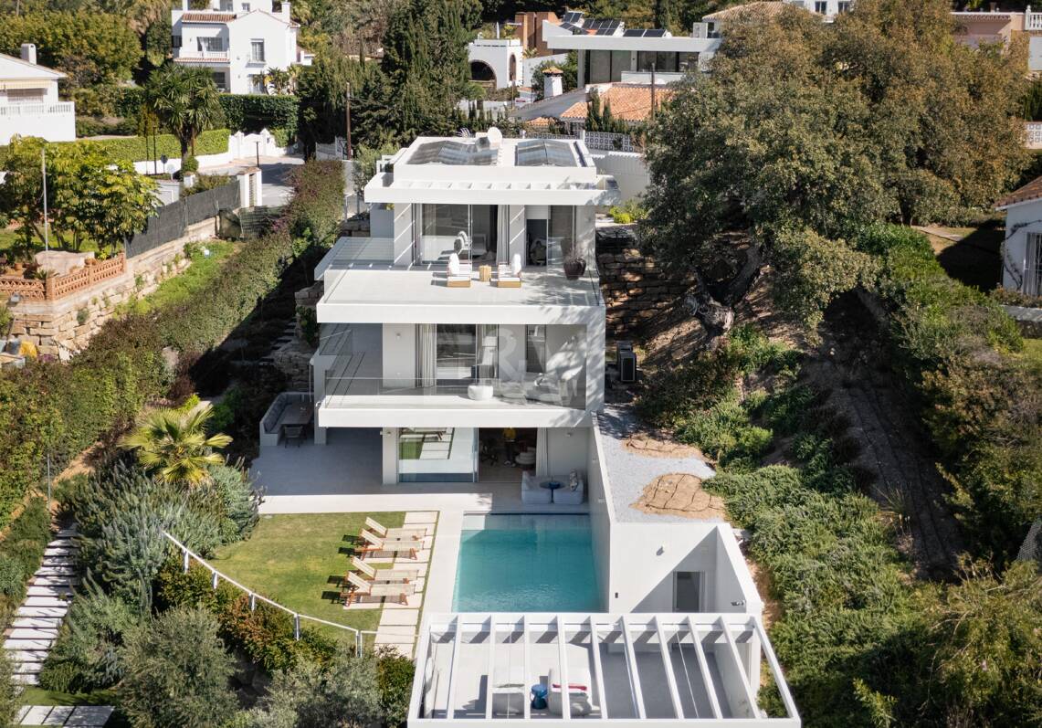 Villa Alma – Où l'architecture moderne rencontre la chaleur méditerranéenne