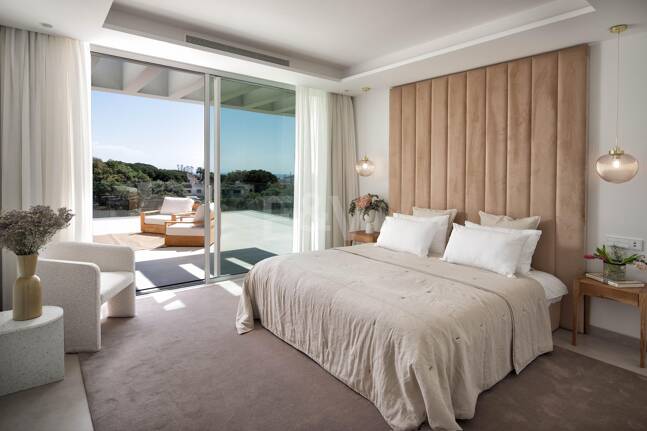 Villa Alma – Où l'architecture moderne rencontre la chaleur méditerranéenne