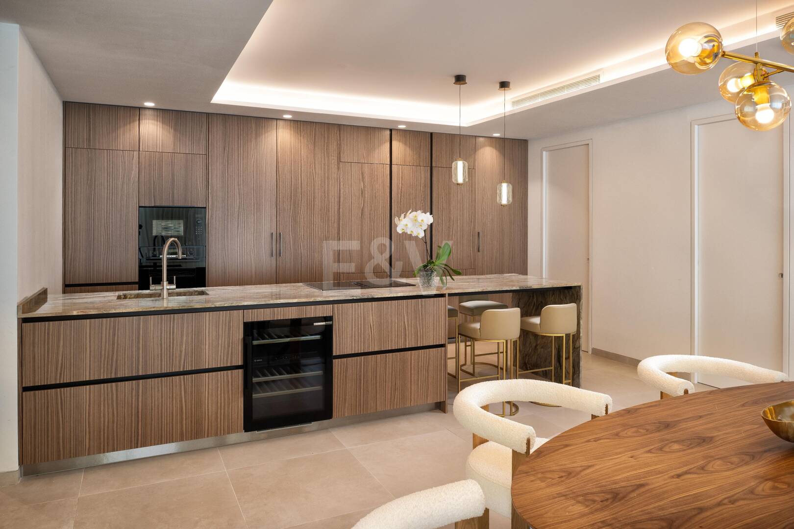 Villa Alma – Où l'architecture moderne rencontre la chaleur méditerranéenne