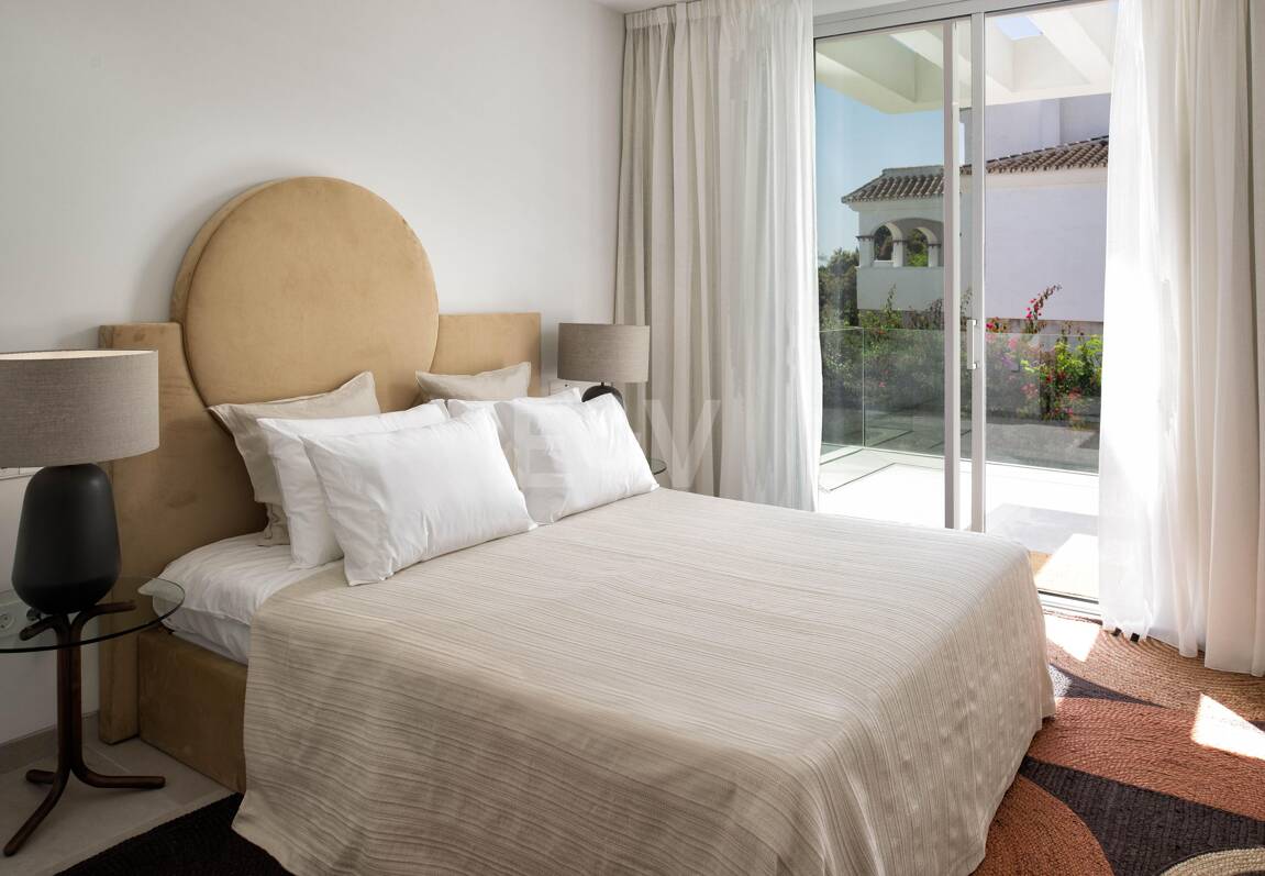 Villa Alma – Où l'architecture moderne rencontre la chaleur méditerranéenne