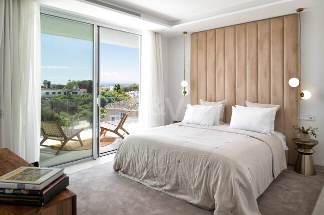 Villa Alma – Où l'architecture moderne rencontre la chaleur méditerranéenne