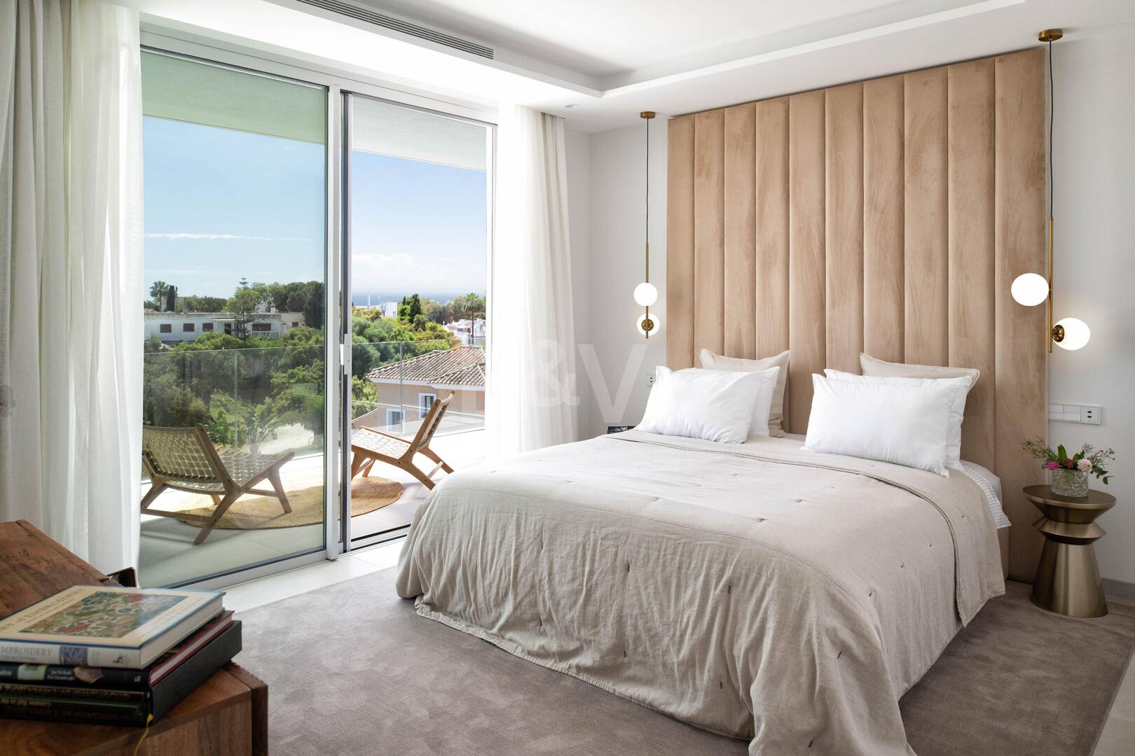 Villa Alma – Où l'architecture moderne rencontre la chaleur méditerranéenne