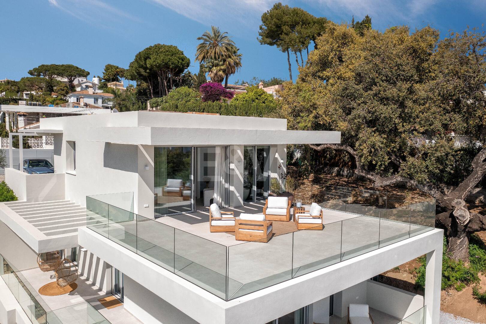 Villa Alma – Où l'architecture moderne rencontre la chaleur méditerranéenne