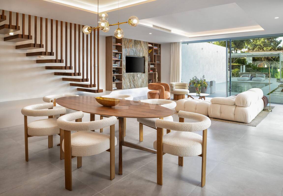 Villa Alma – Où l'architecture moderne rencontre la chaleur méditerranéenne