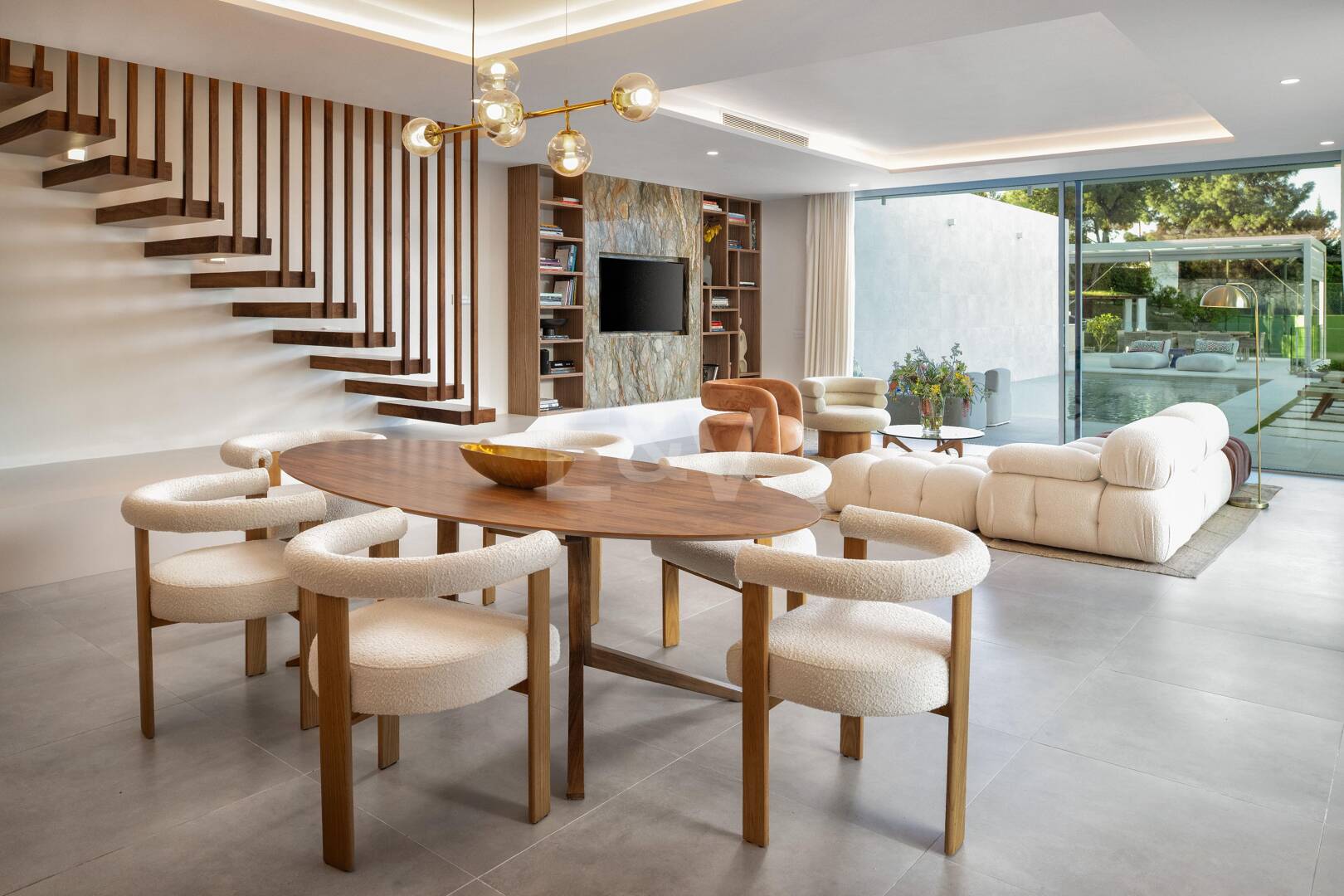 Villa Alma – Où l'architecture moderne rencontre la chaleur méditerranéenne