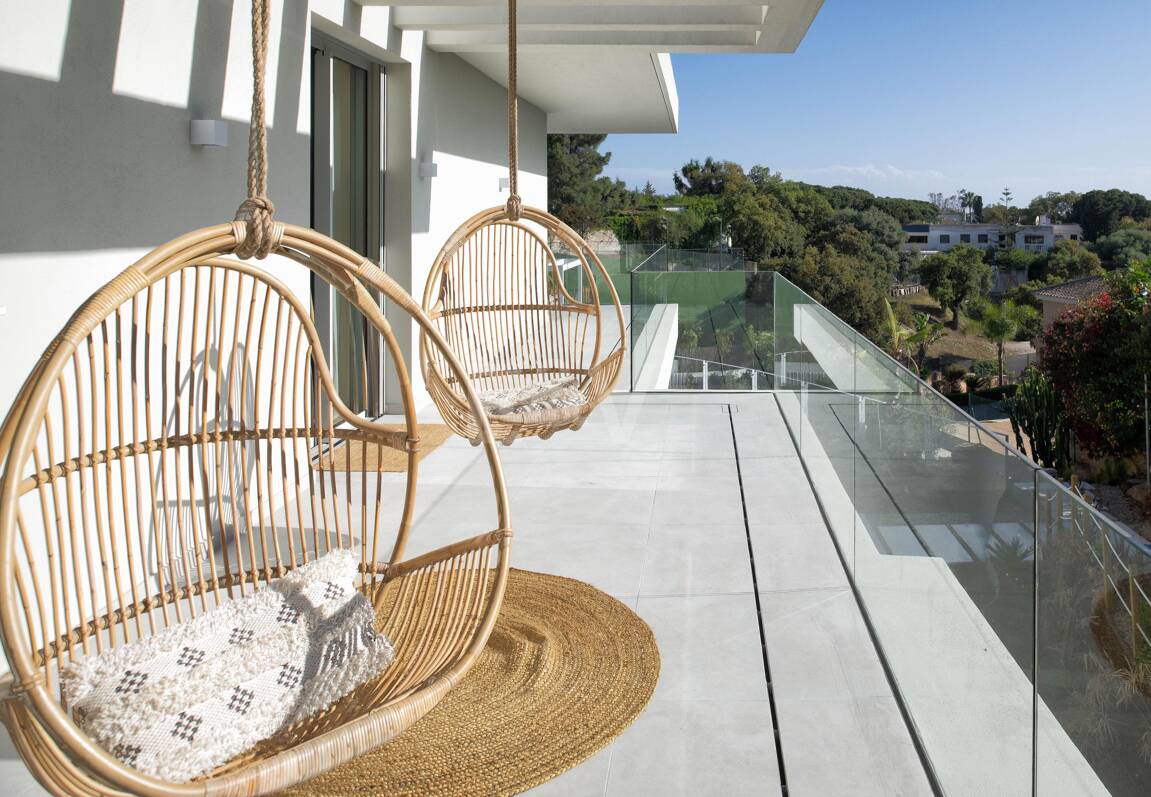 Villa Alma – Où l'architecture moderne rencontre la chaleur méditerranéenne