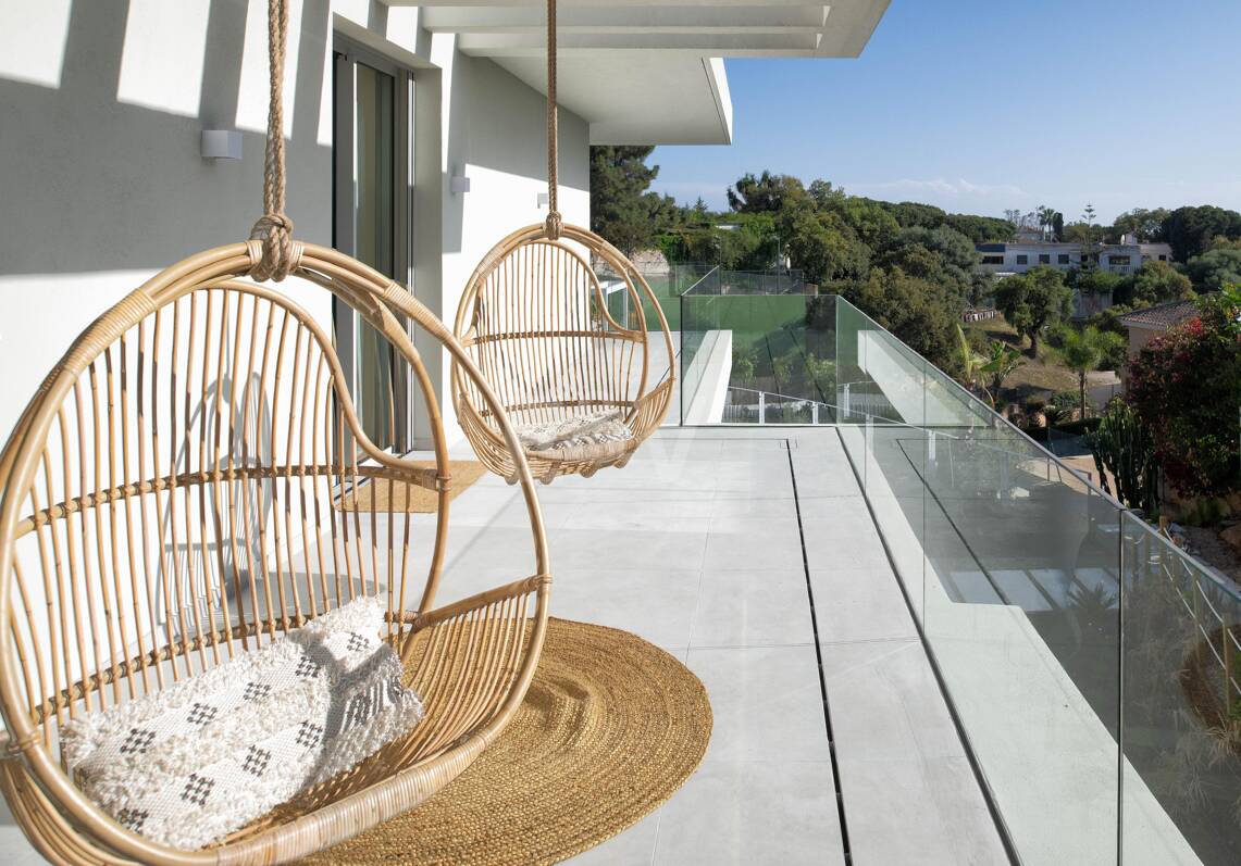 Villa Alma – Où l'architecture moderne rencontre la chaleur méditerranéenne