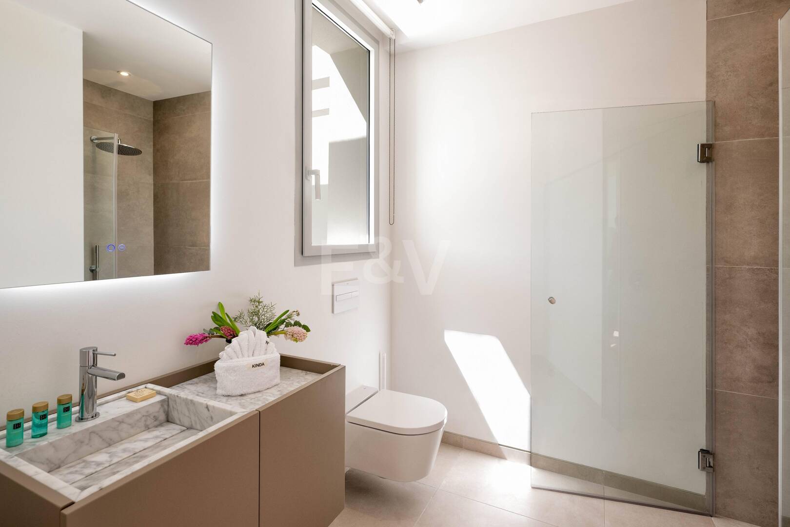 Villa Alma – Où l'architecture moderne rencontre la chaleur méditerranéenne