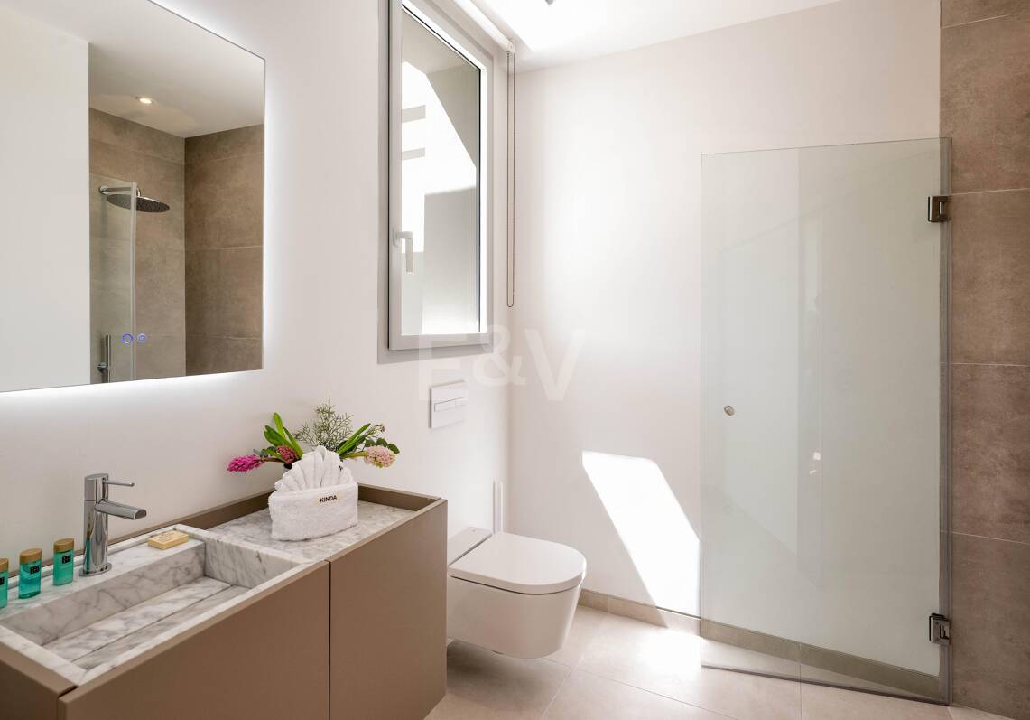 Villa Alma – Où l'architecture moderne rencontre la chaleur méditerranéenne