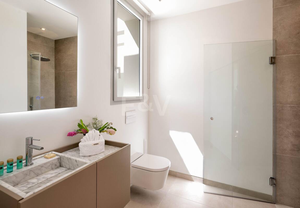 Villa Alma – Où l'architecture moderne rencontre la chaleur méditerranéenne