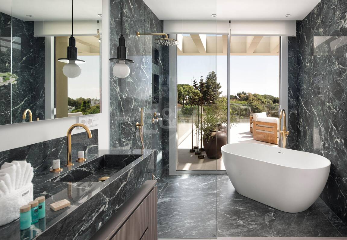 Villa Alma – Où l'architecture moderne rencontre la chaleur méditerranéenne