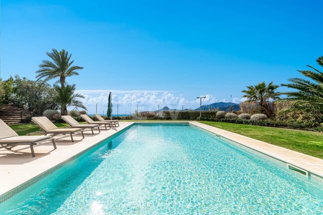 Fantástica casa familiar con impresionantes vistas al mar y al campo de golf