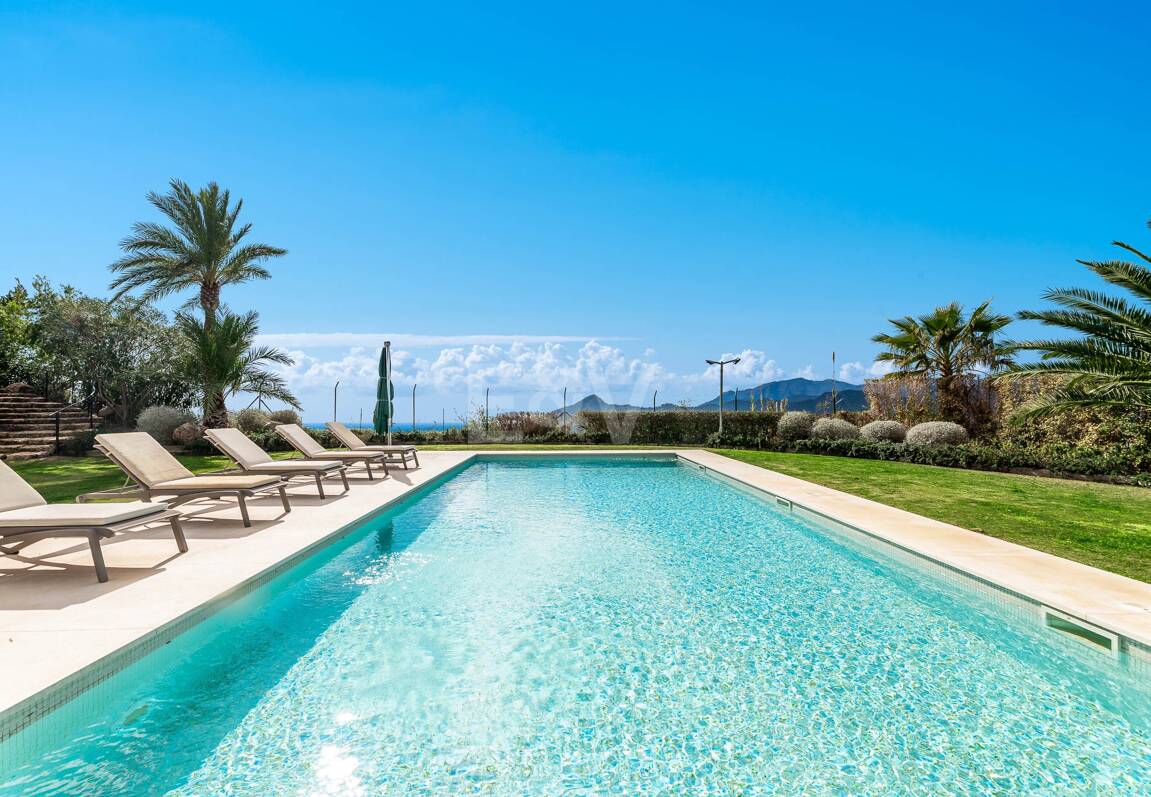 Fantástica casa familiar con impresionantes vistas al mar y al campo de golf