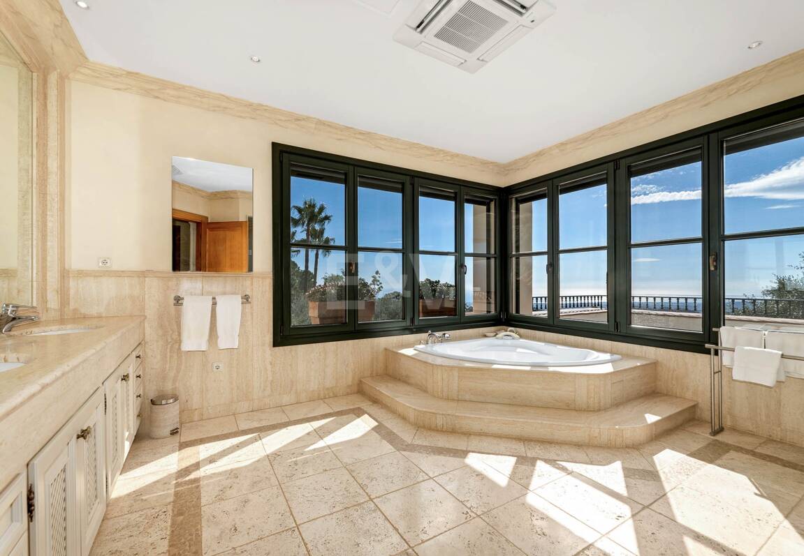 Fantástica casa familiar con impresionantes vistas al mar y al campo de golf