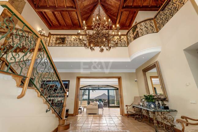 Fantástica casa familiar con impresionantes vistas al mar y al campo de golf