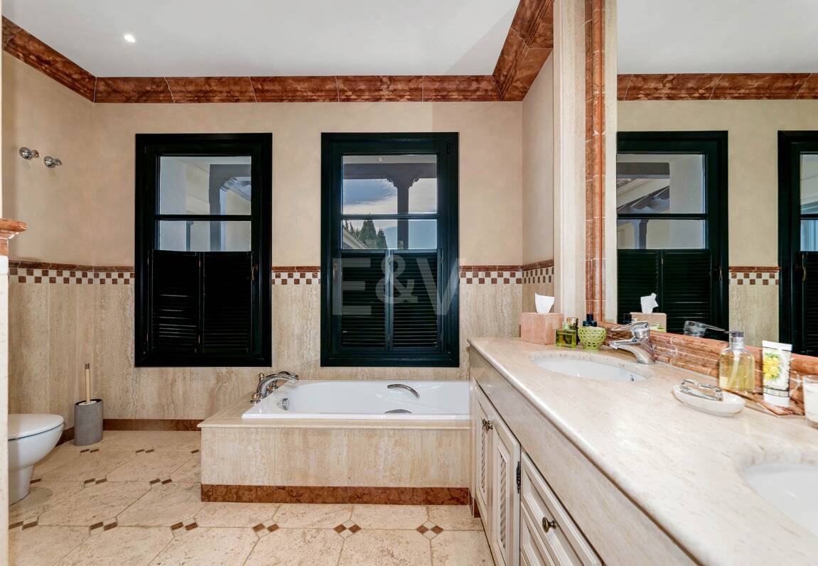 Fantástica casa familiar con impresionantes vistas al mar y al campo de golf