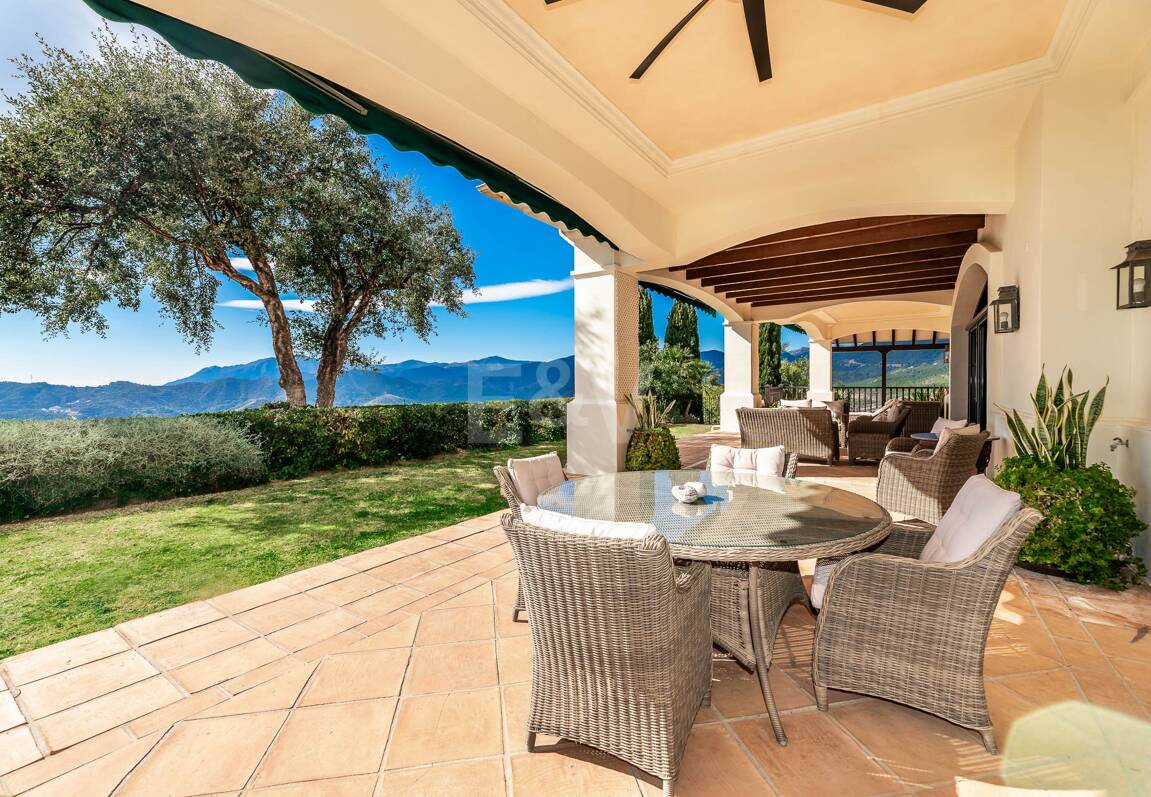 Fantástica casa familiar con impresionantes vistas al mar y al campo de golf