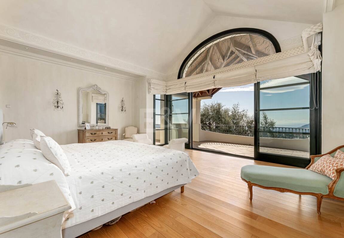 Fantástica casa familiar con impresionantes vistas al mar y al campo de golf