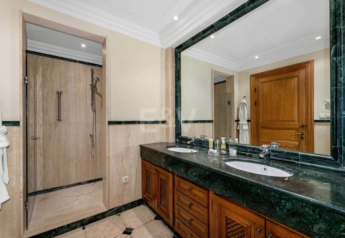 Fantástica casa familiar con impresionantes vistas al mar y al campo de golf