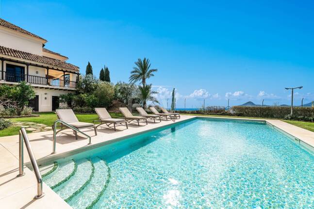 Fantástica casa familiar con impresionantes vistas al mar y al campo de golf