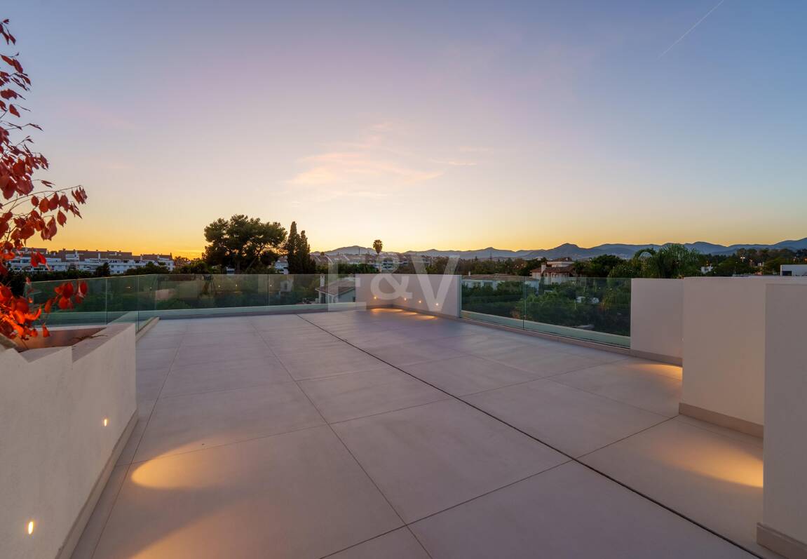 New Beachside Villa med privat spa och kust lugn