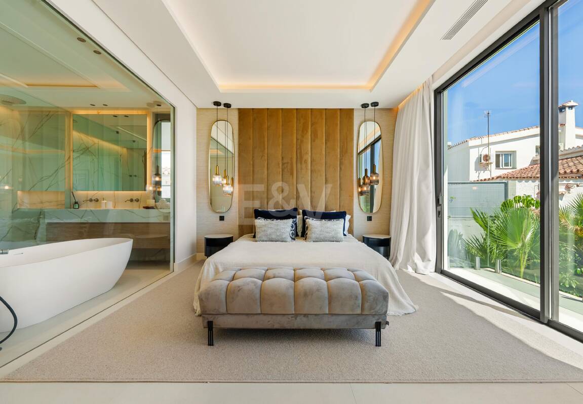 New Beachside Villa med privat spa och kust lugn