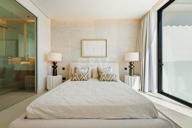 New Beachside Villa med privat spa och kust lugn