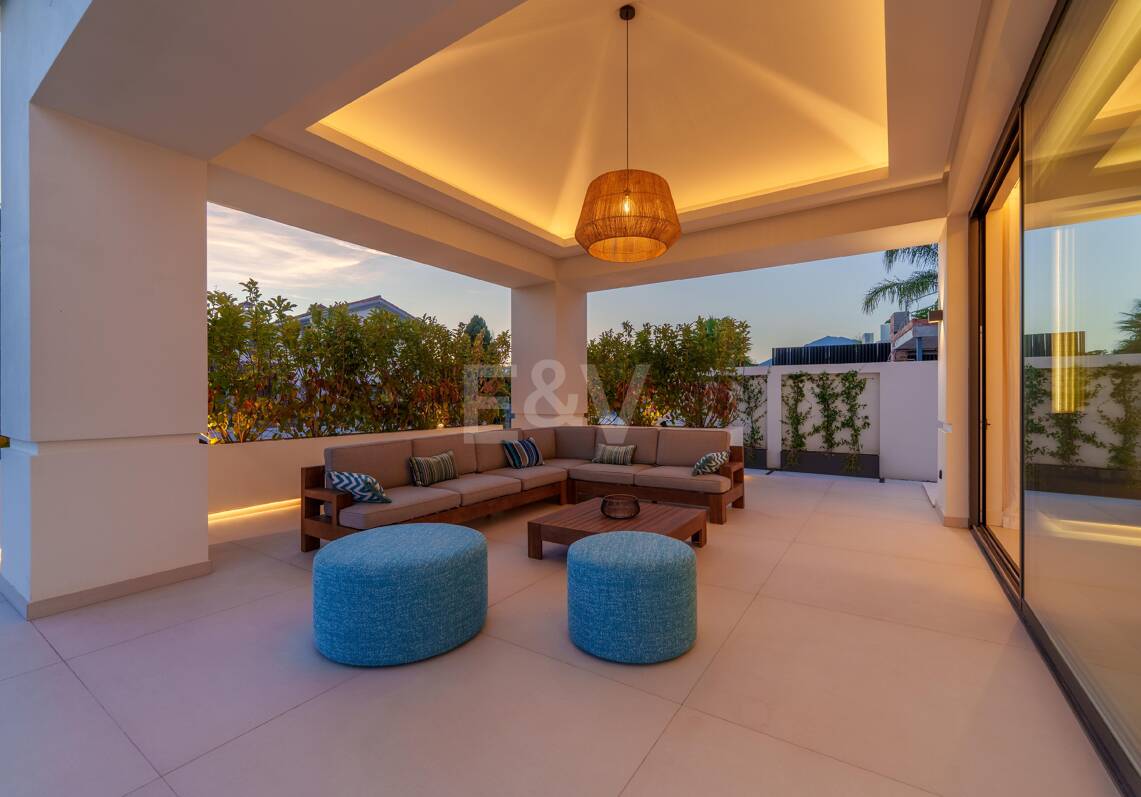 New Beachside Villa with Private Spa, and Coastal Tranquillity