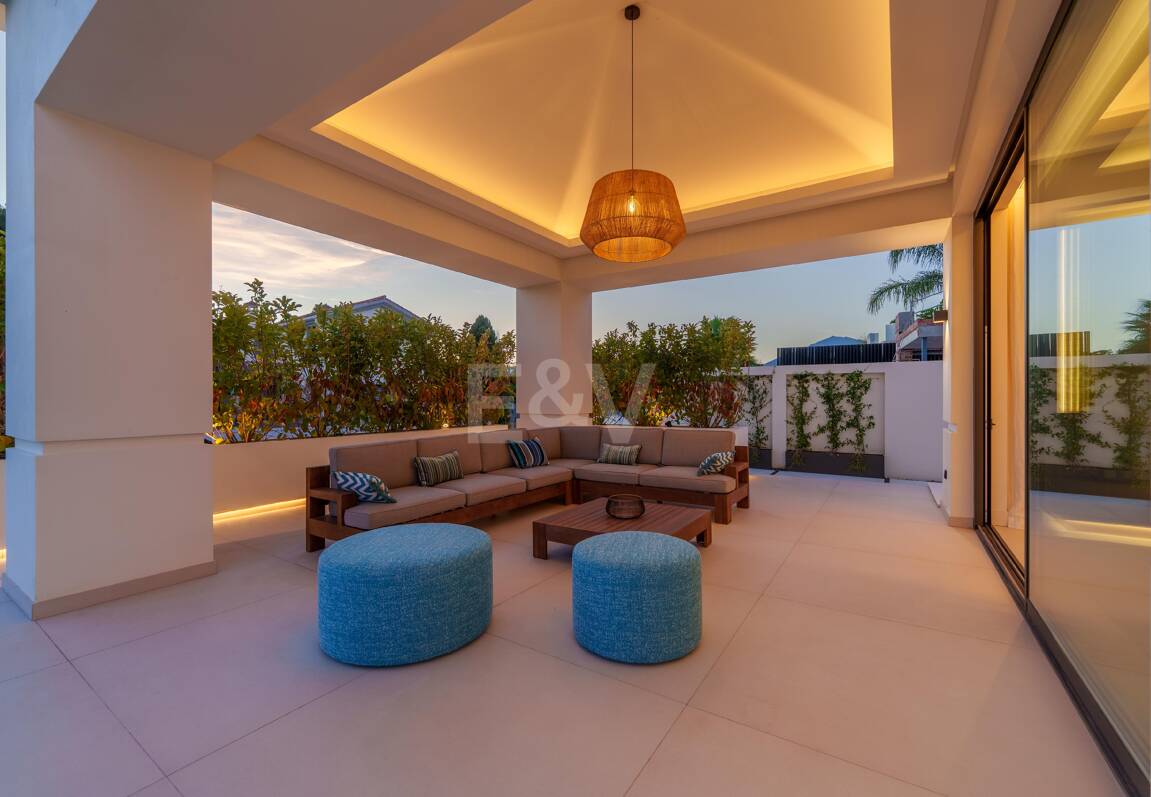 New Beachside Villa med privat spa och kust lugn